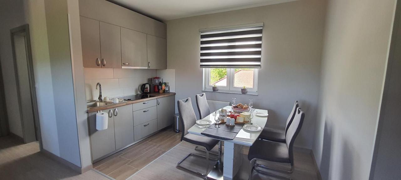 Apartmani Fenestra Tesla I Faust Otočac Buitenkant foto