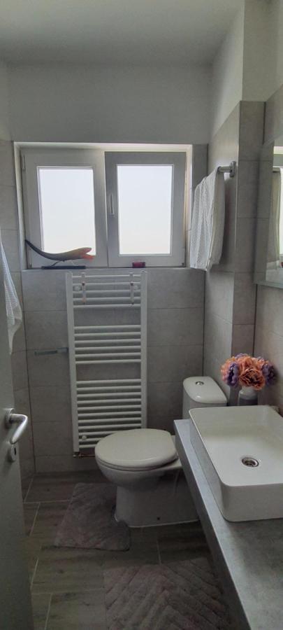 Apartmani Fenestra Tesla I Faust Otočac Buitenkant foto
