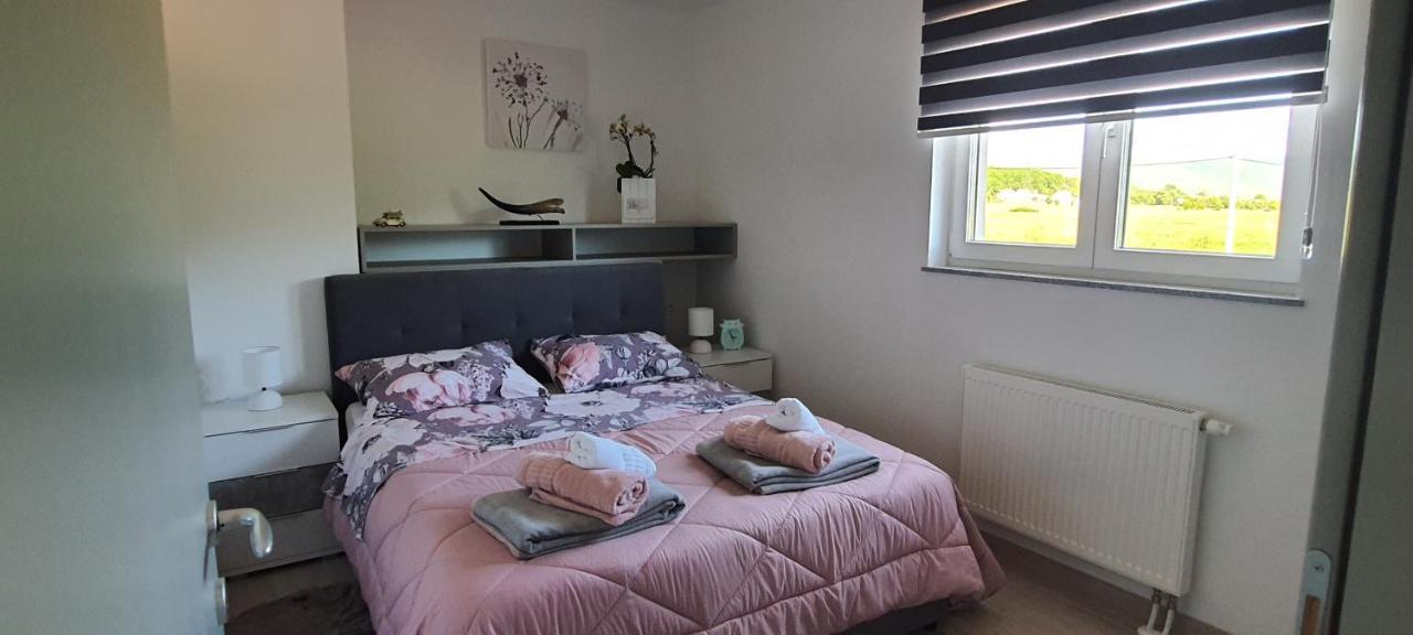 Apartmani Fenestra Tesla I Faust Otočac Buitenkant foto