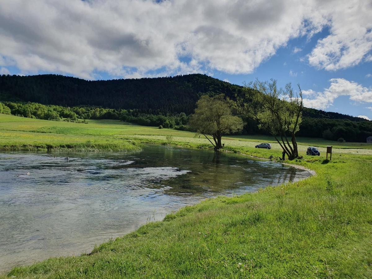 Apartmani Fenestra Tesla I Faust Otočac Buitenkant foto
