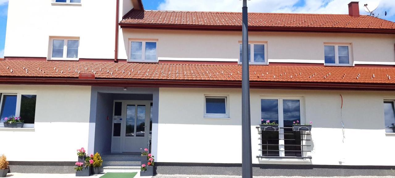 Apartmani Fenestra Tesla I Faust Otočac Buitenkant foto
