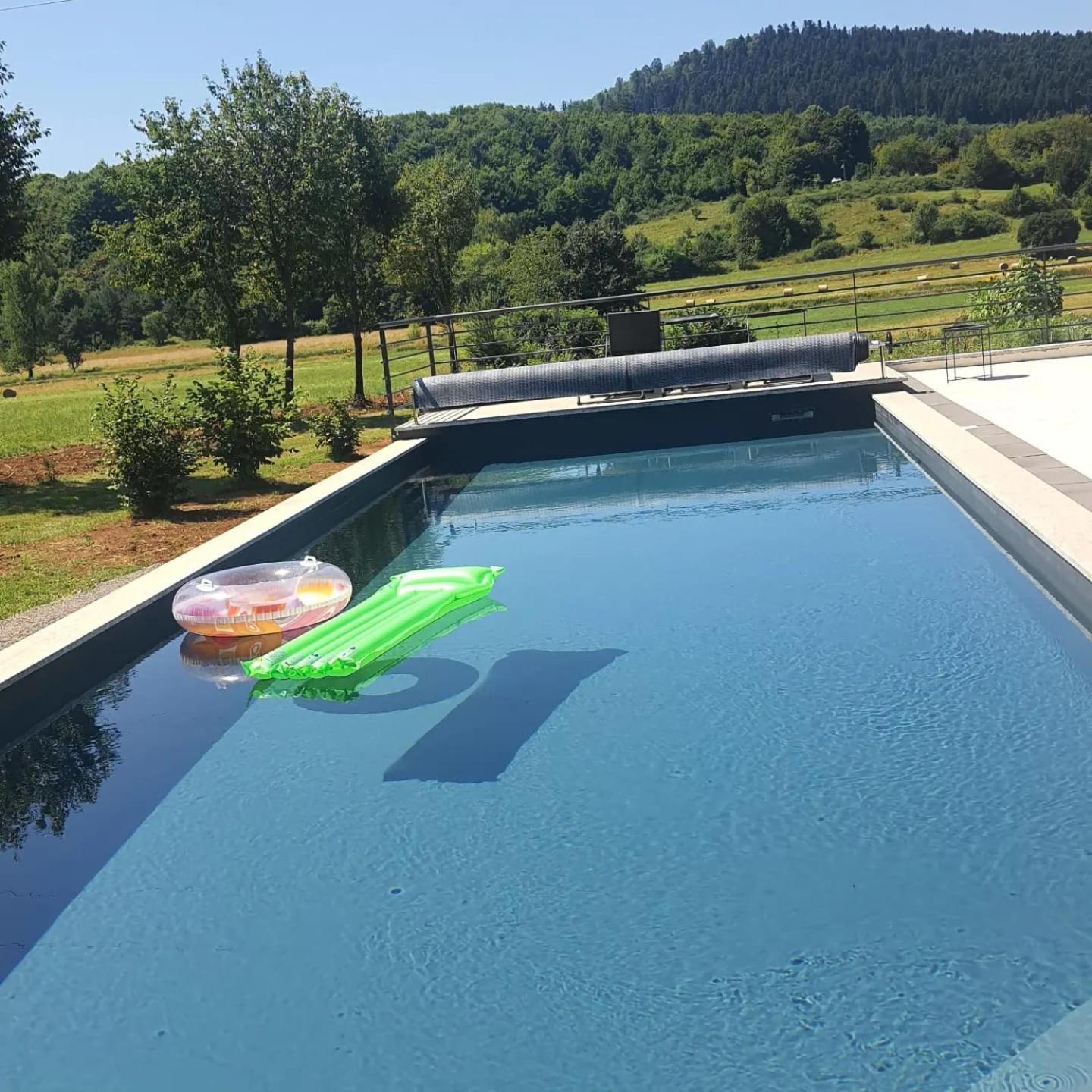 Apartmani Fenestra Tesla I Faust Otočac Buitenkant foto